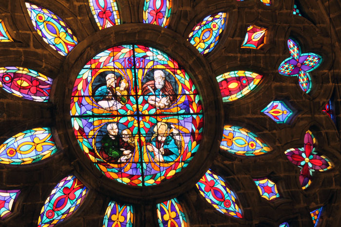 foto vidriera de una Catedral Vidriera de la Catedral de Sevilla
