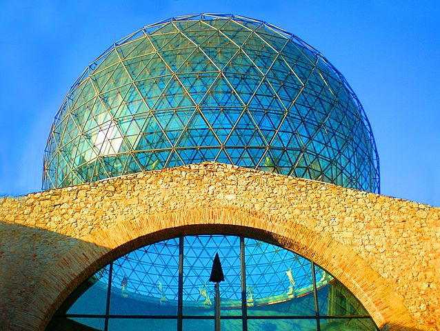 Cúpula geodésica del Teatro-Museo Dalí, en Figueras