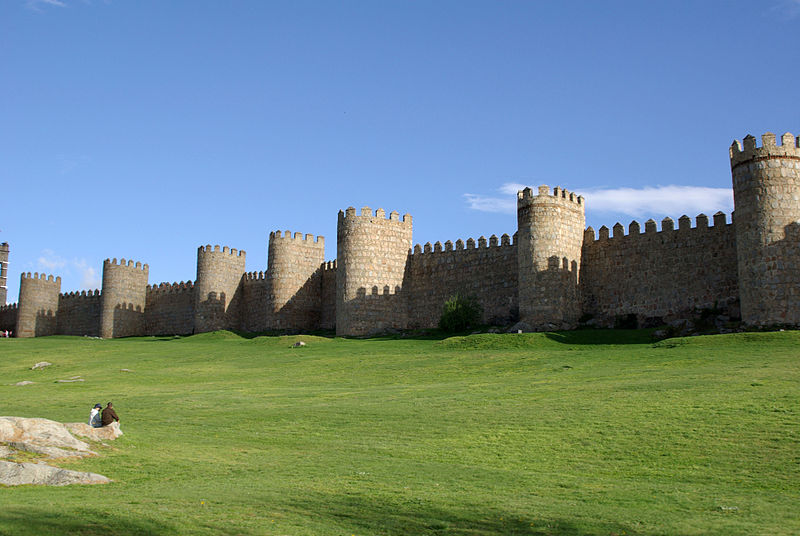 Murallas de Ávila en primavera Murallas de Ávila en primavera