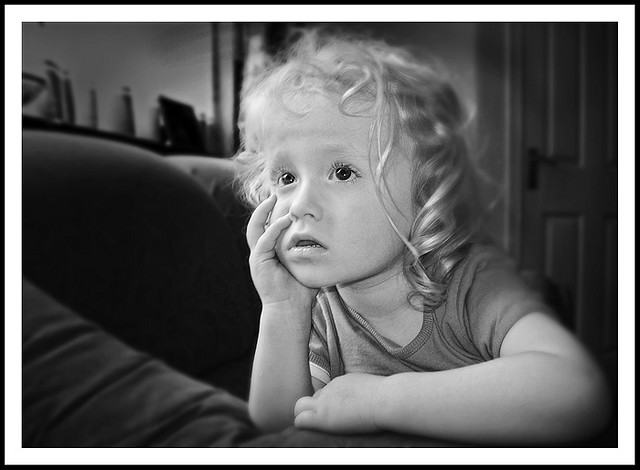 Ojos abiertos al mundo Niña mirando